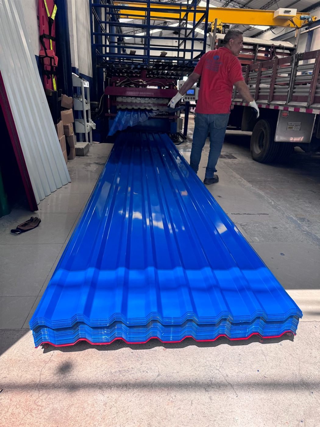 Cubiertas metálicas azules producidas a la medida