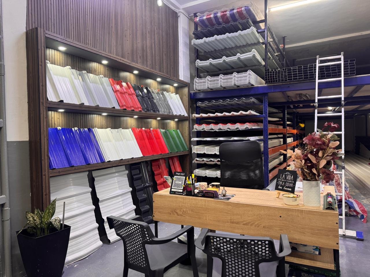Área de asesoría y exhibición de referencias en Mastercubiertas